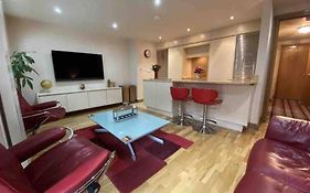 Lovely 2 Double Bedroom Flat With Patio