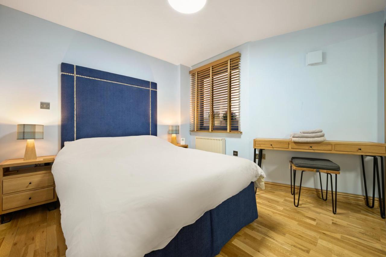 Lovely 2 Double Bedroom Flat With Patio Manchester Exterior photo